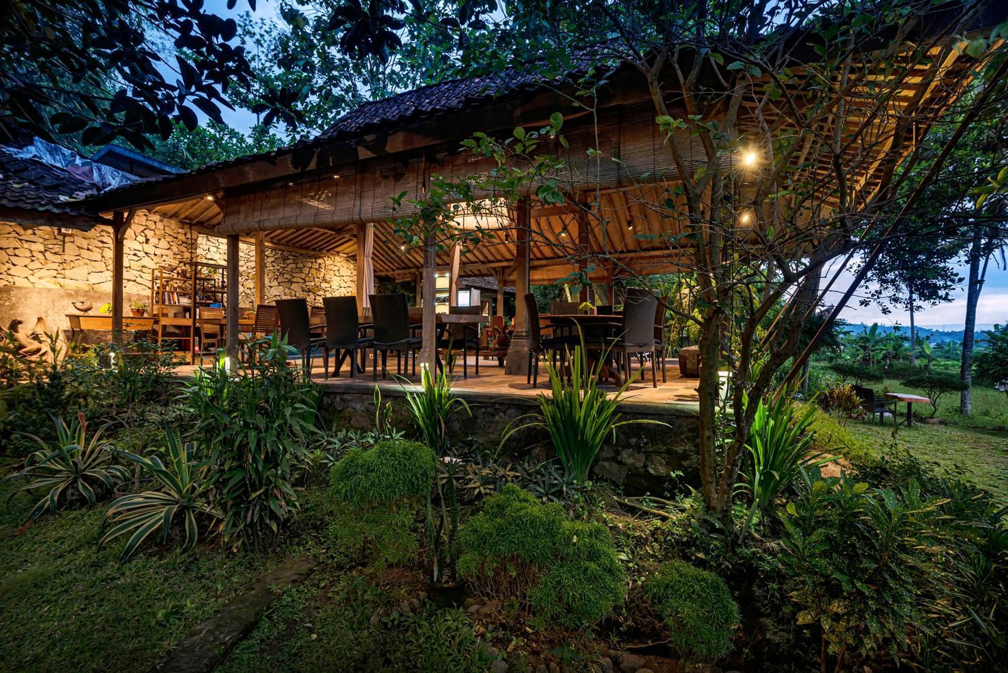 Villa Blue Steps Yogyakarta Eksteriør billede